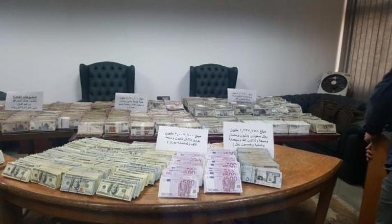السجن 15 عاماً والعزل من الوظيفة.. المحكمة تنهى قضية رشوة الجمارك الكبرى لـ 17 متهمًأ
